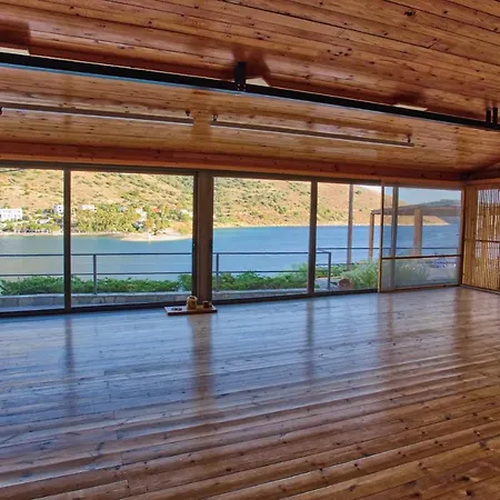Evia Silence Lägenhetshotell 4*